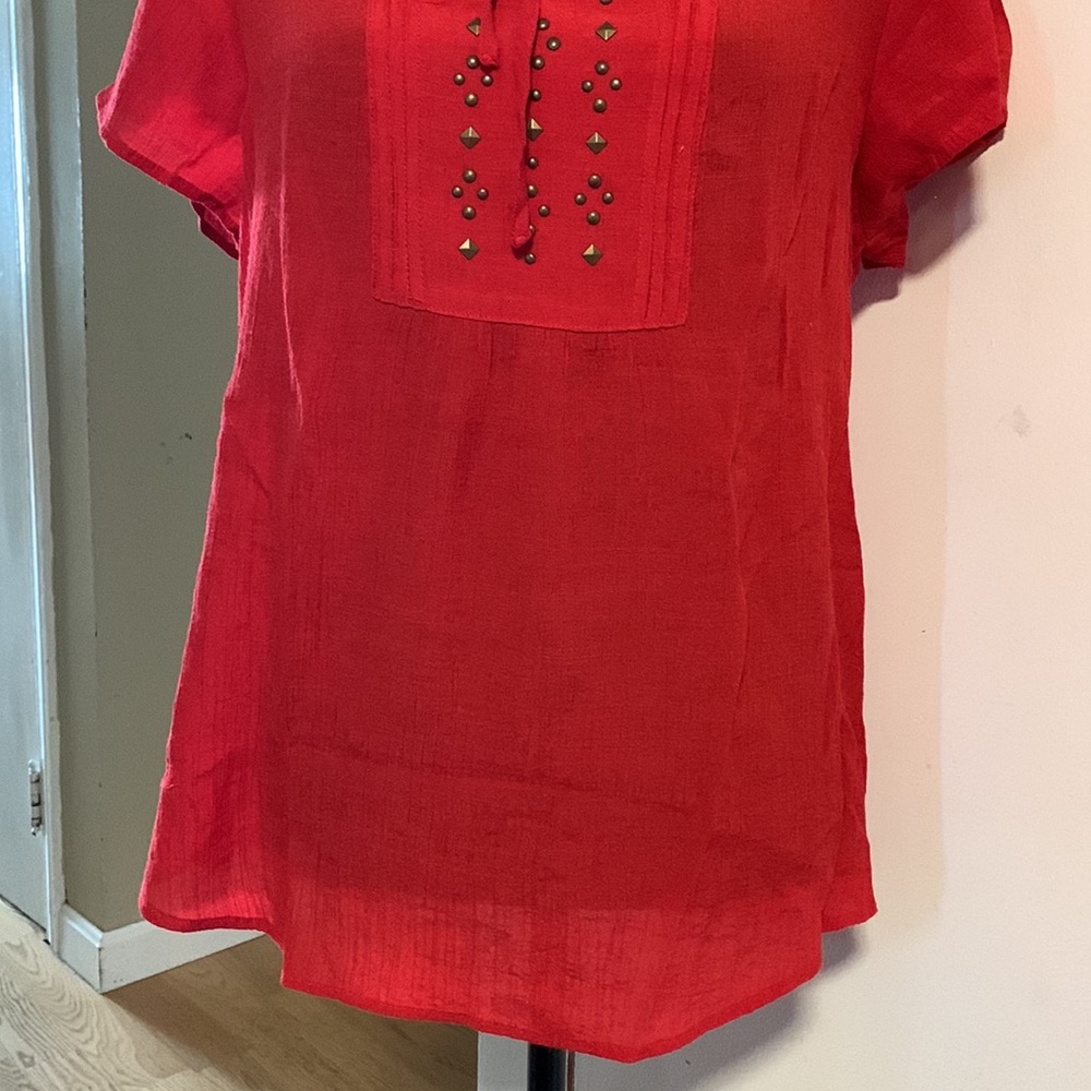Liz Claiborne short sleeve front key hole top red in color size L.    EUC - Picture 3 of 6
